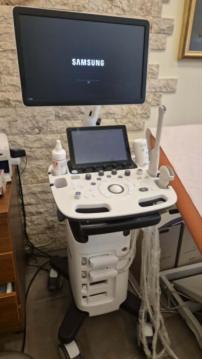 Használt HS40 ultrahang készülék két vizsgálófejjel szülészeti, nőgyógyászati célra Használt HS40 ultrahang készülék két vizsgálófejjel szülészeti, nőgyógyászati célra
